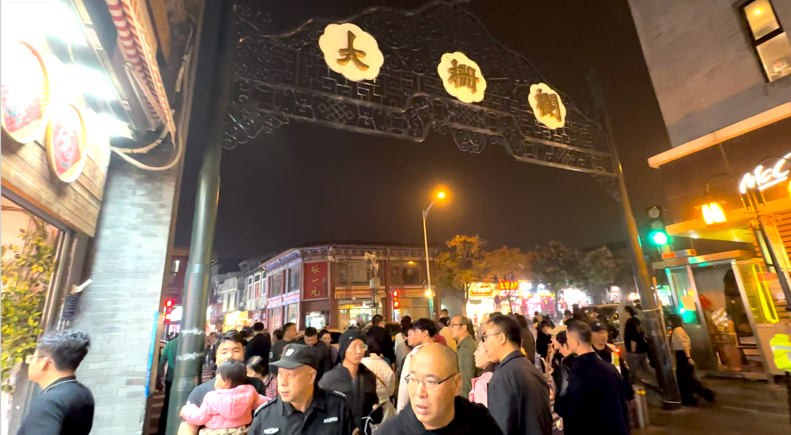 Elaine’s Night Stroll Through Beijing’s Oldest Commercial Street: Dashilan 大栅栏
