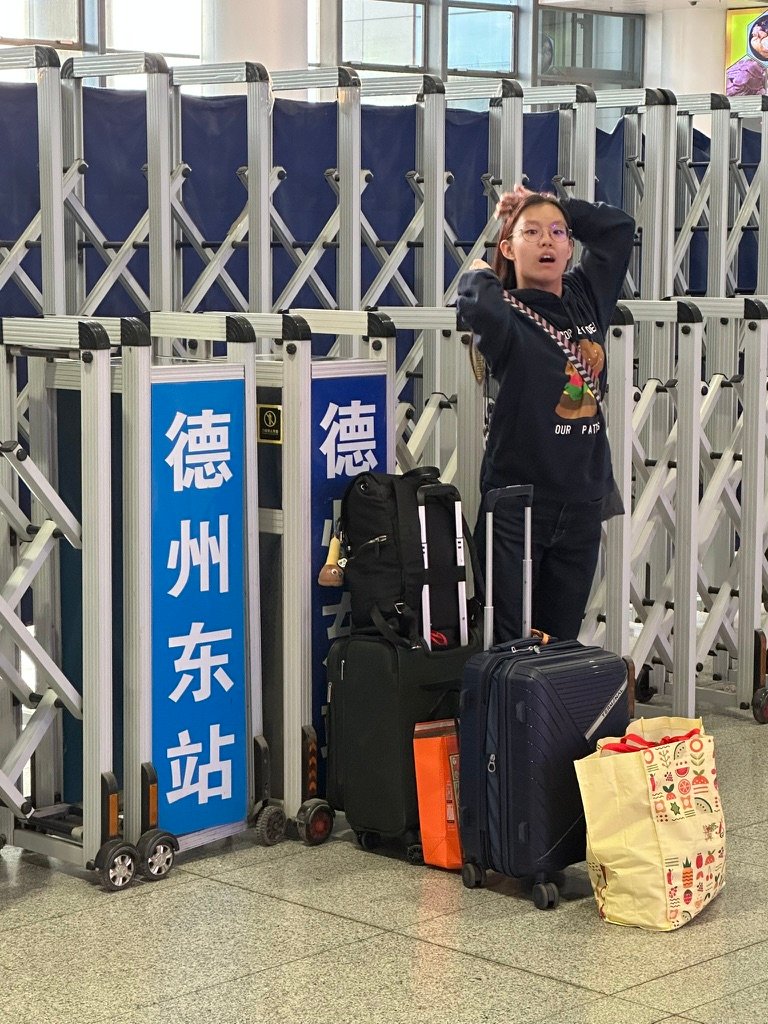 A Birthday at 305 km/h — Our Evening High-Speed Train From Dezhou to Beijing