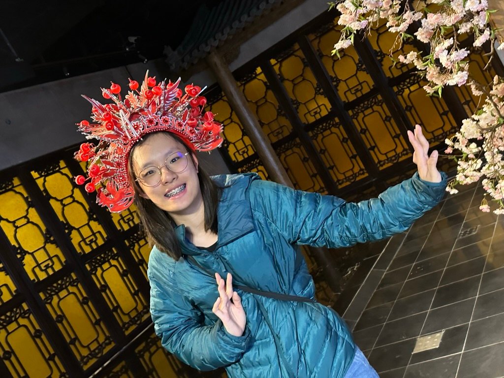 🎭 Dad Bought Elaine Books About Beijing Opera. Years Later, She Stepped Into It.