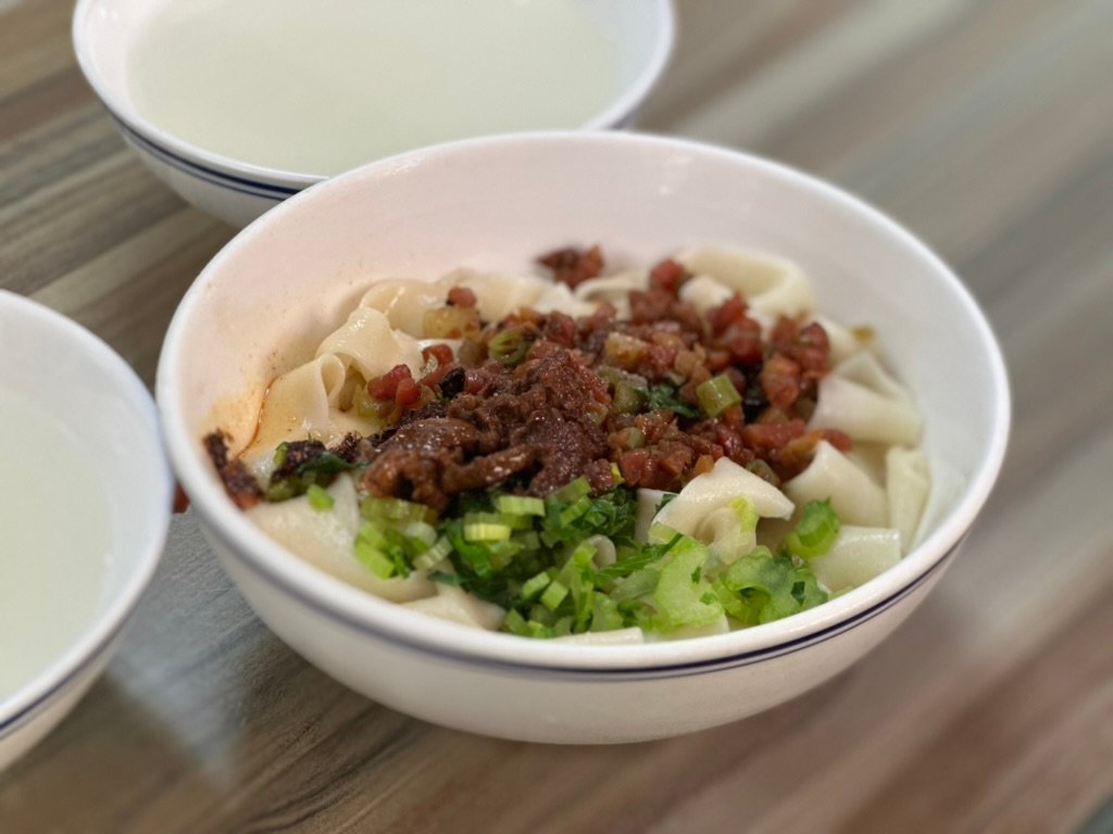 Our First Lunch in Baoji 宝鸡 — Dad Made Elaine Do the Ordering